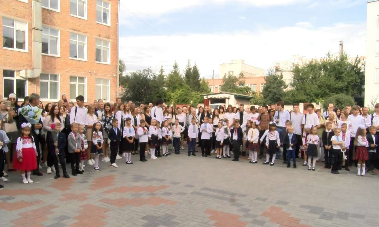 Перше вересня в школах Черкас (ФОТОРЕПОРТАЖ)-884